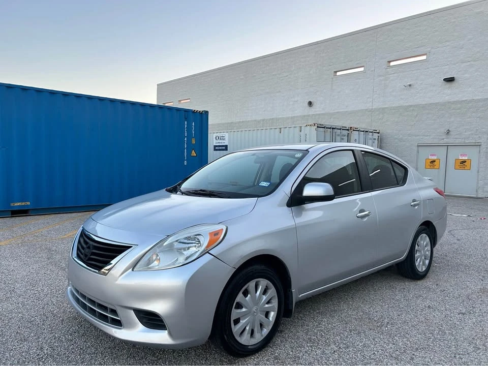 2013 Nissan Versa - Image 10 of 17
