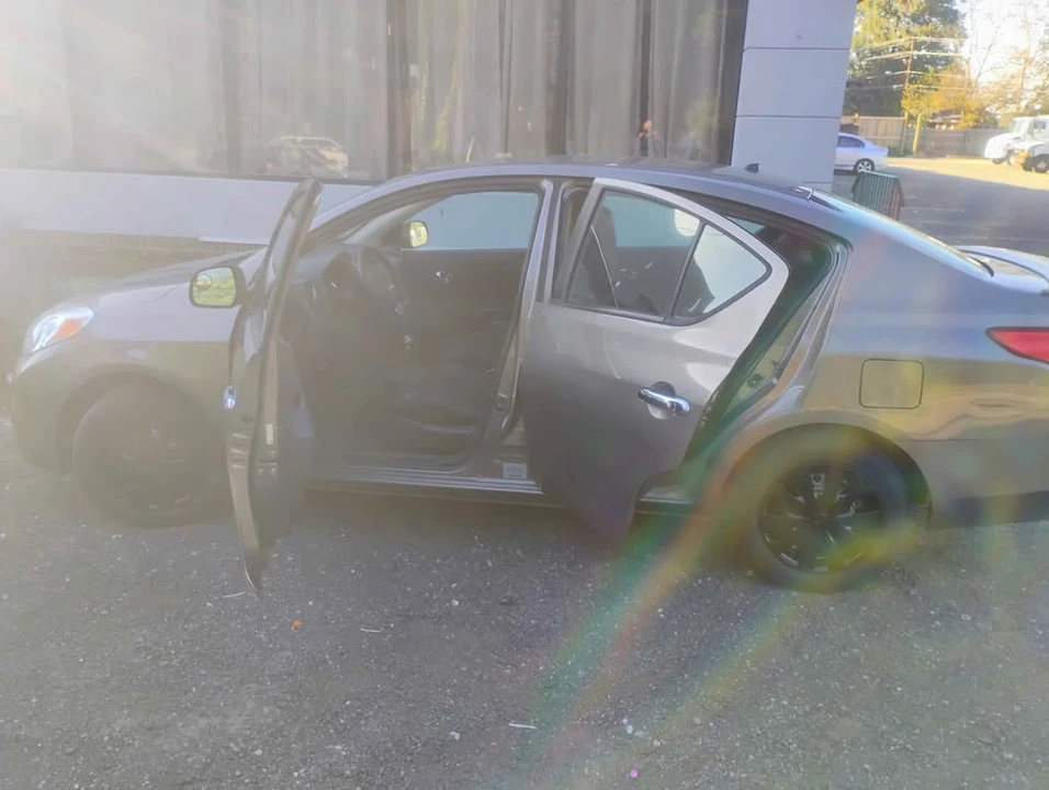 2013 Nissan Versa - Image 12 of 16