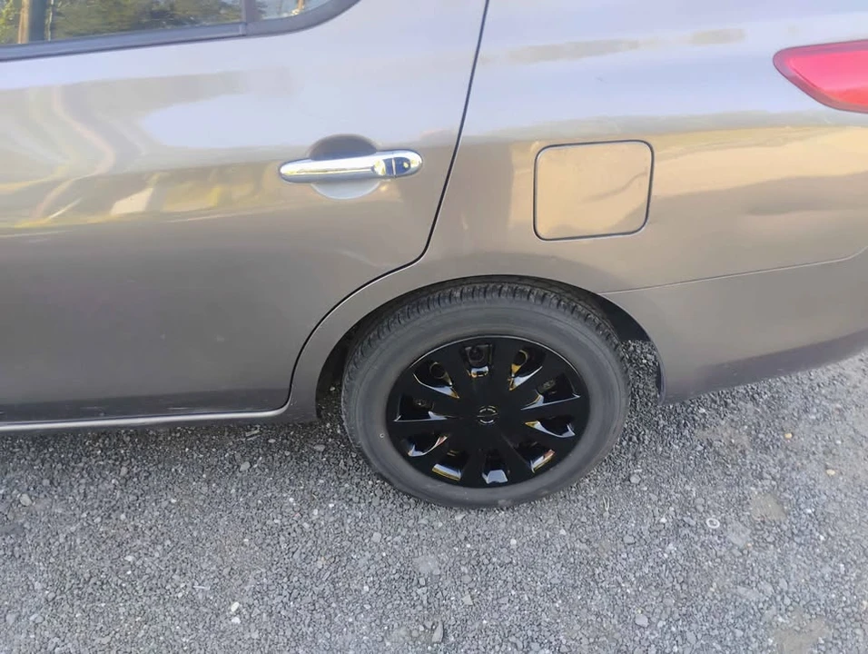 2013 Nissan Versa - Image 10 of 16