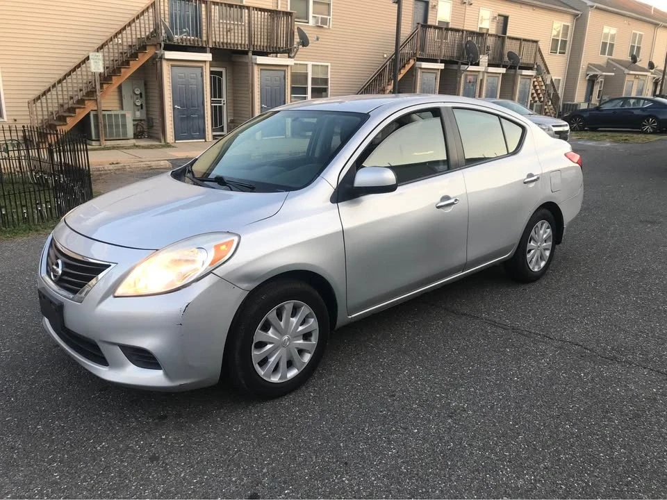 2013 Nissan Versa - Image 2 of 10