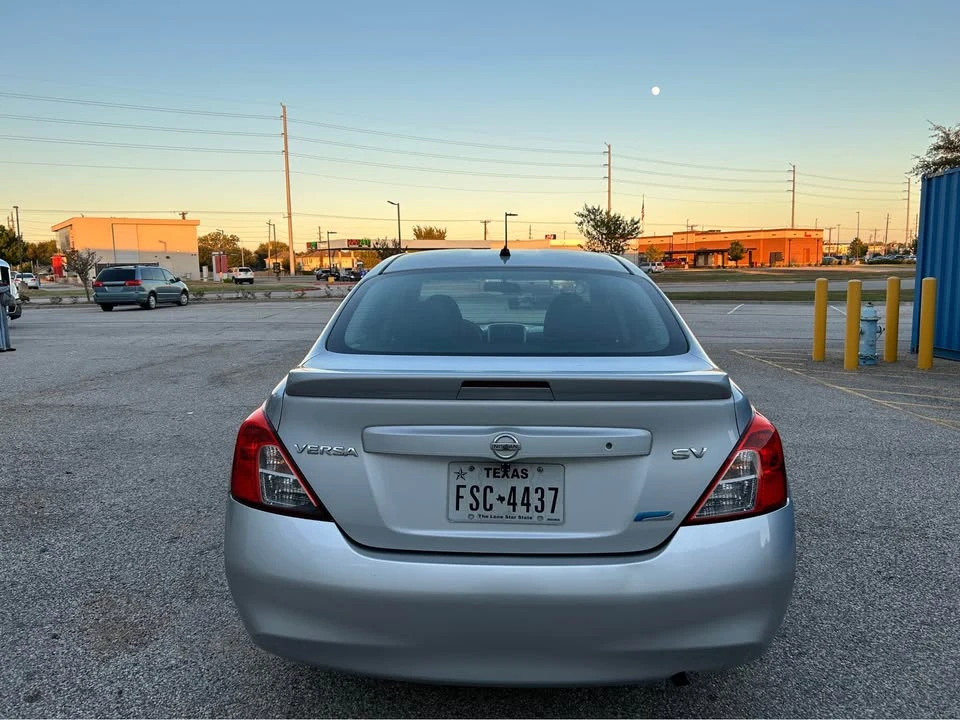 2013 Nissan Versa - Image 4 of 17