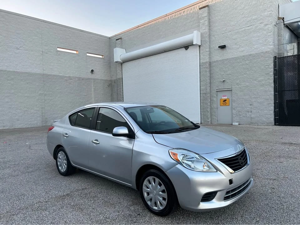 2013 Nissan Versa - Image 11 of 17