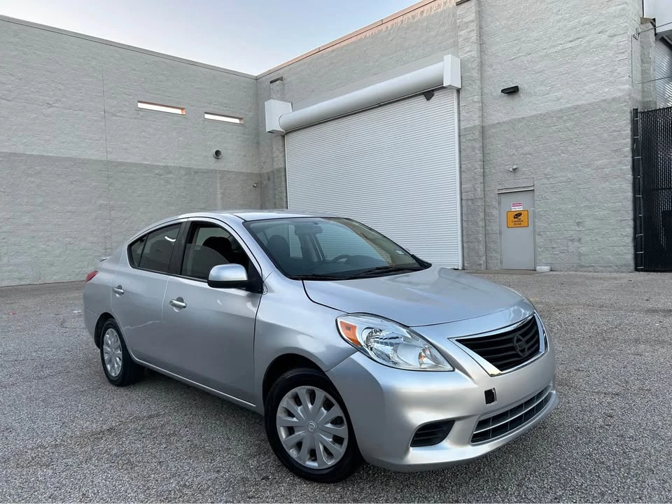 2013 Nissan Versa - Image 9 of 17