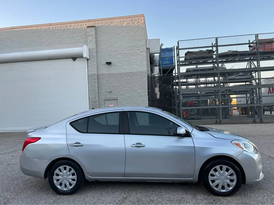 2013 Nissan Versa - Image 2 of 17