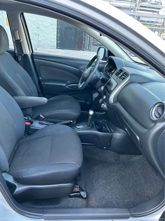 2013 Nissan Versa - Image 14 of 17