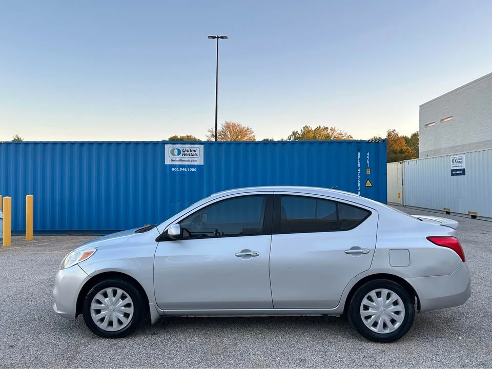 2013 Nissan Versa - Image 6 of 17