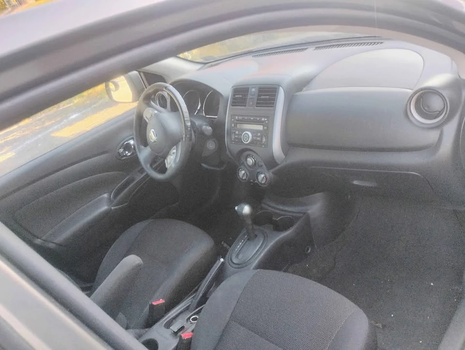 2013 Nissan Versa - Image 9 of 19