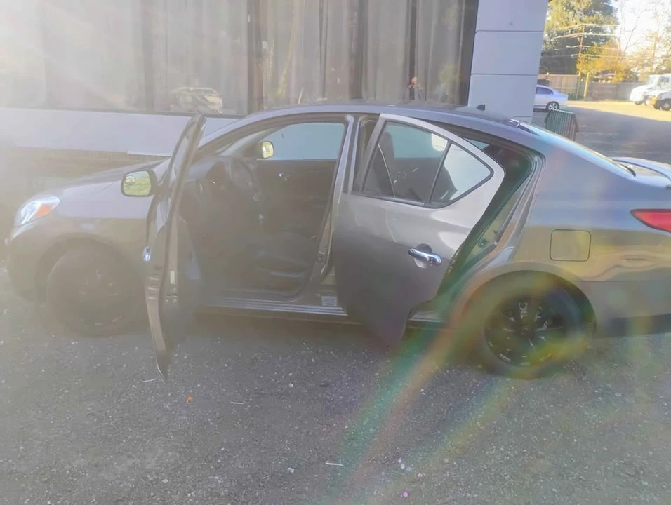 2013 Nissan Versa - Image 11 of 19