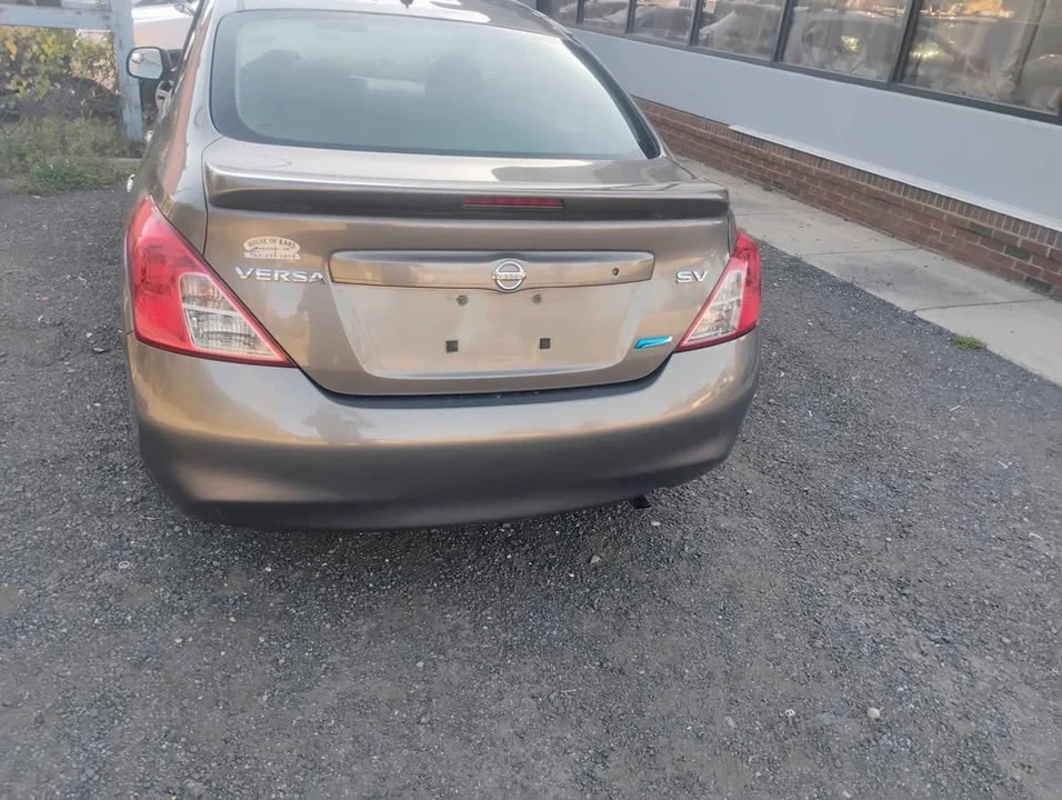 2013 Nissan Versa - Image 10 of 19