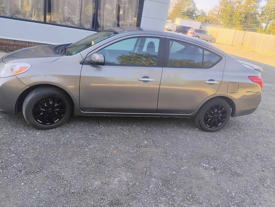 2013 Nissan Versa - Image 17 of 19