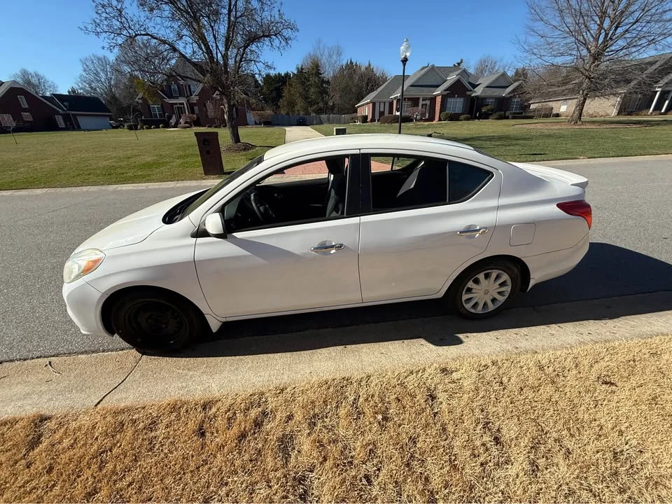 2013 Nissan Versa - Image 2 of 9