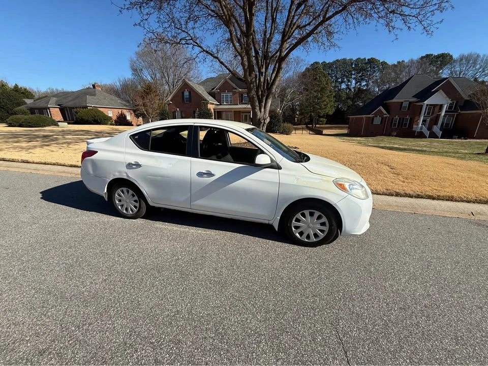 2013 Nissan Versa - Image 3 of 9