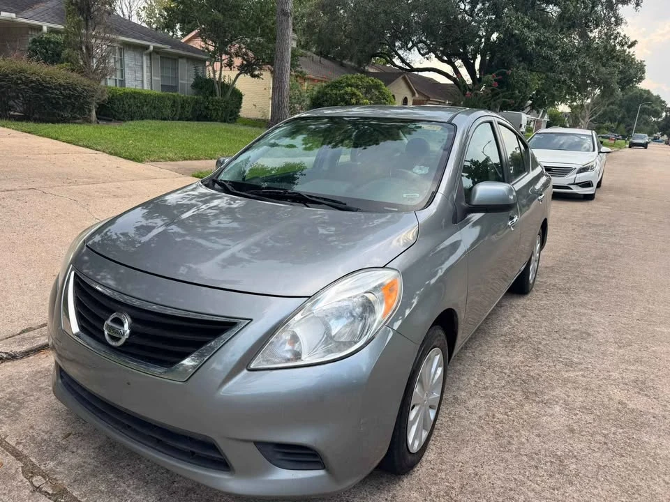 2013 Nissan Versa - Image 4 of 12