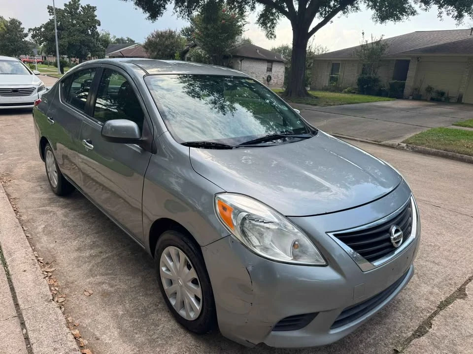2013 Nissan Versa - Image 5 of 12