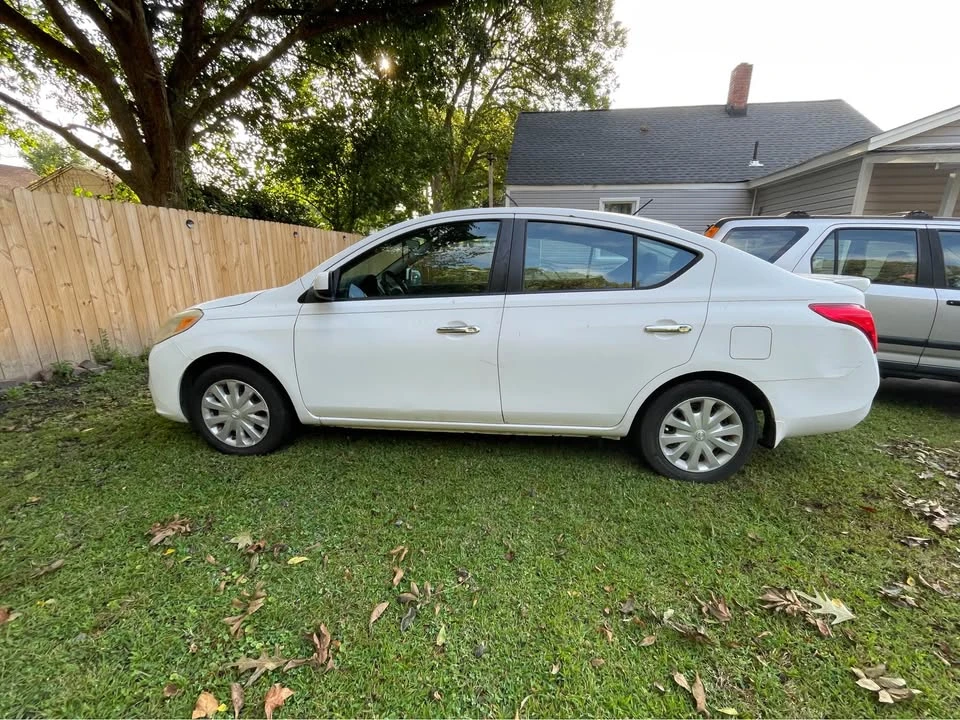 2013 Nissan Versa - Image 2 of 5