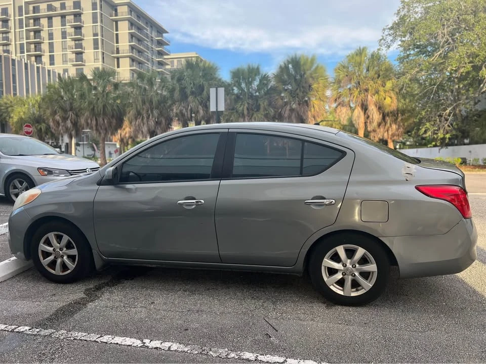 2013 Nissan Versa - Image 3 of 7