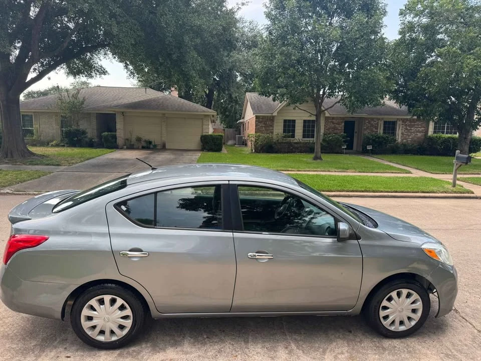 2013 Nissan Versa - Image 2 of 12