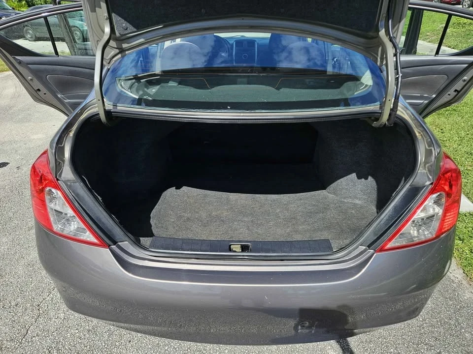 2013 Nissan Versa - Image 12 of 13