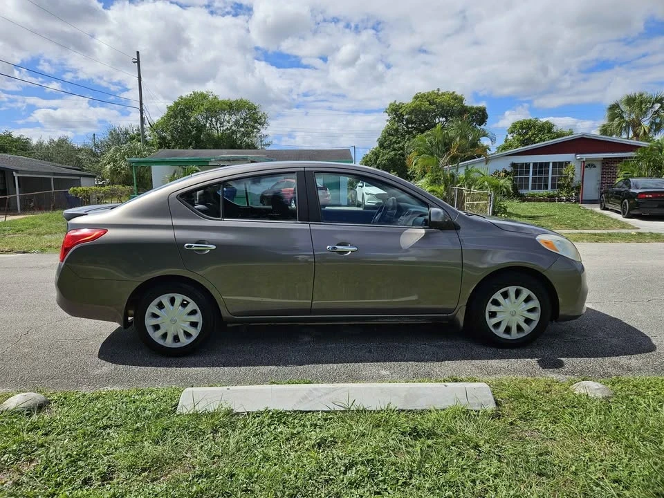 2013 Nissan Versa - Image 2 of 13