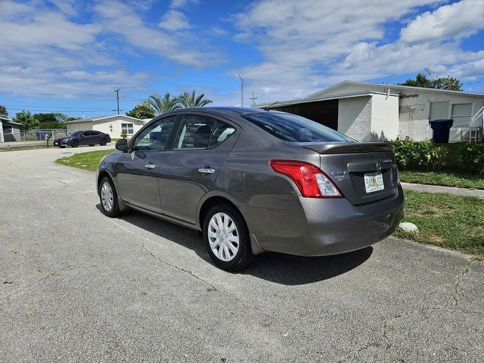 2013 Nissan Versa - Image 4 of 13