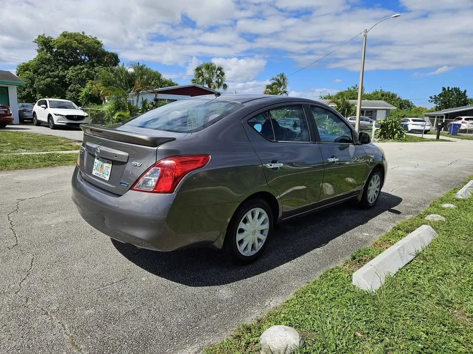 2013 Nissan Versa - Image 3 of 13