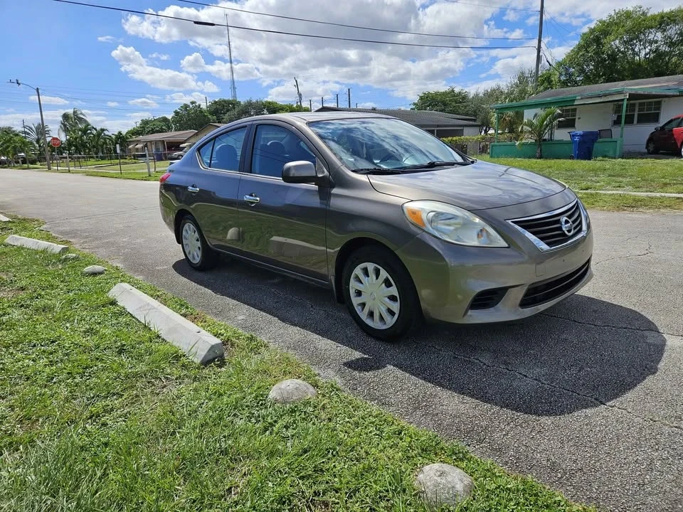 2013 Nissan Versa - Image 5 of 13