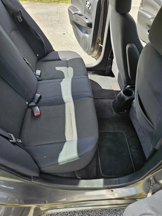 2013 Nissan Versa - Image 10 of 13