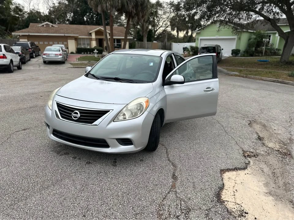 2013 Nissan Versa - Image 3 of 8