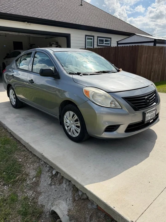 2013 Nissan Versa - Image 5 of 8