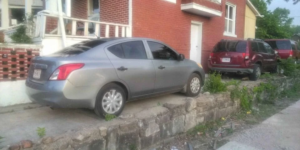 2013 Nissan Versa - Image 2 of 5