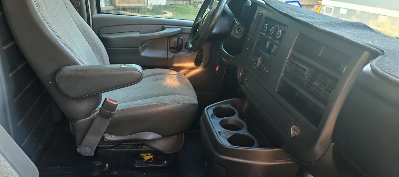 2013 Chevrolet Express - Image 5 of 7