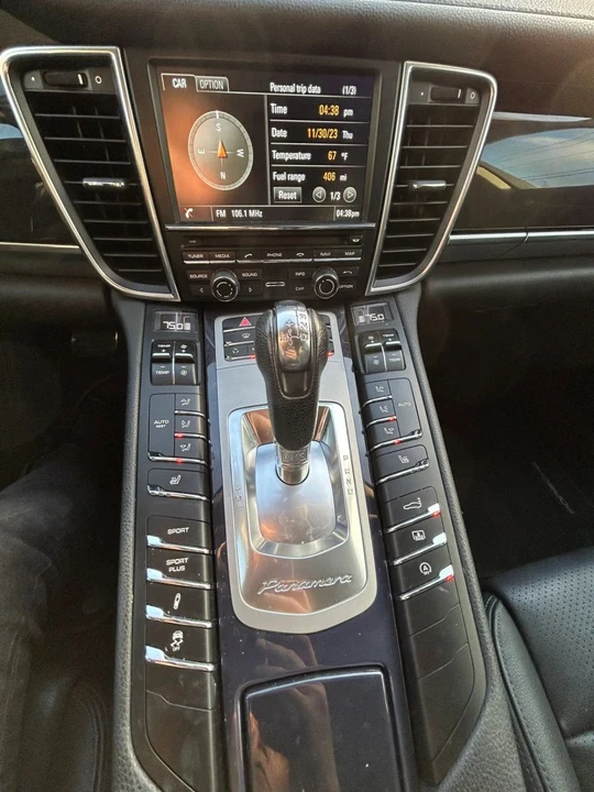 2013 Porsche Panamera - Image 28 of 31