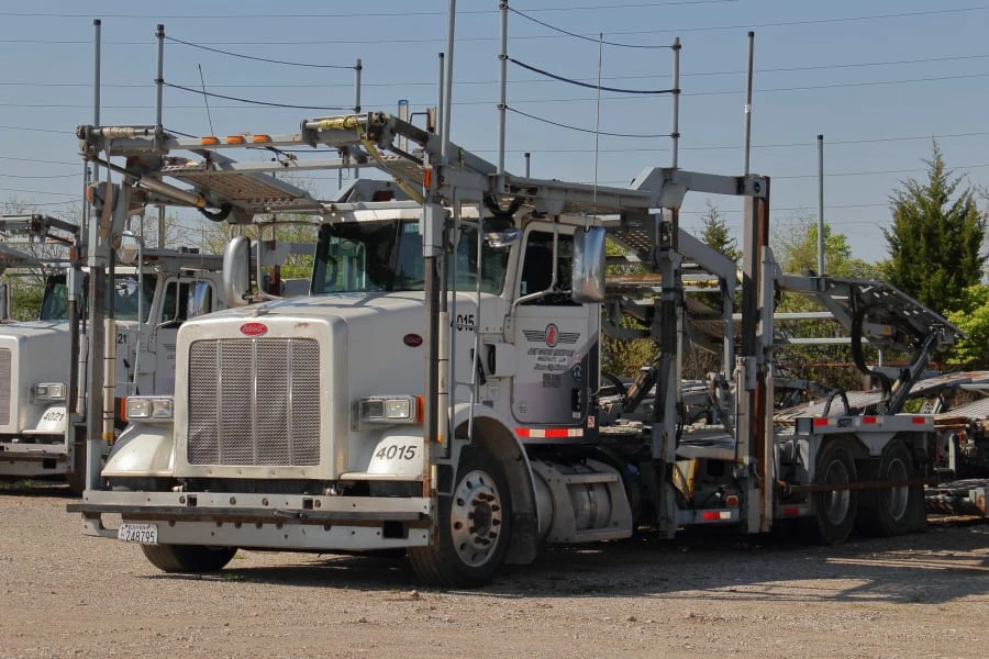 2013 Peterbilt - Image 8 of 31