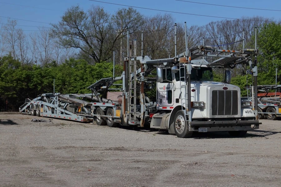 2013 Peterbilt - Image 6 of 31