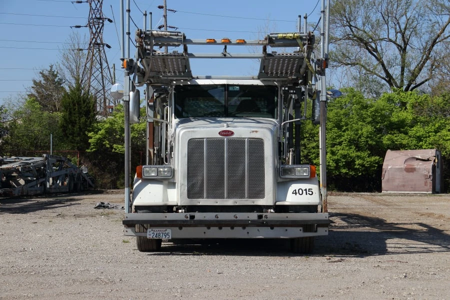 2013 Peterbilt - Image 4 of 31