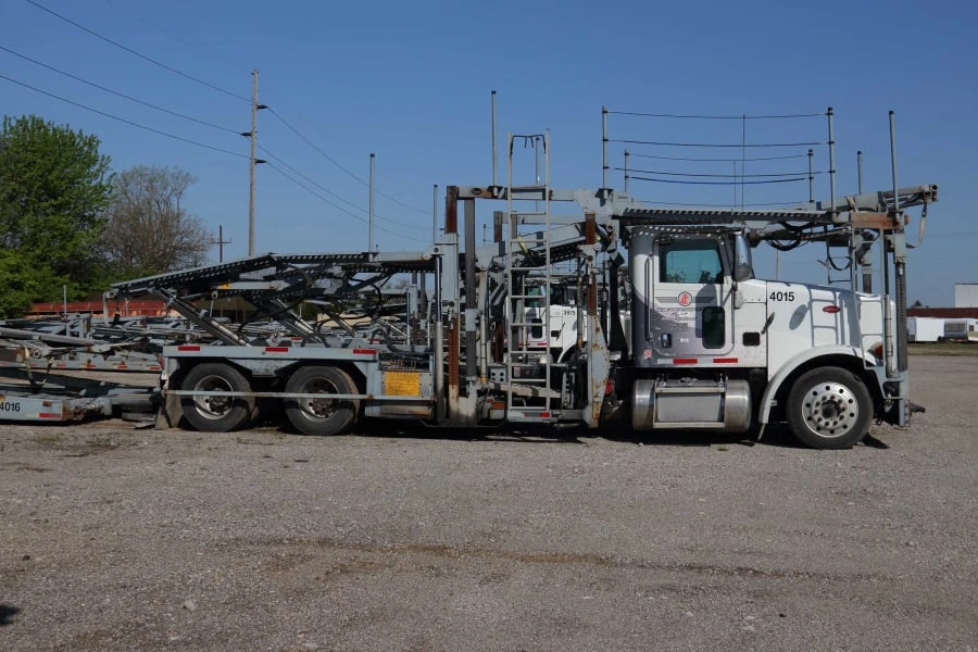 2013 Peterbilt - Image 11 of 31
