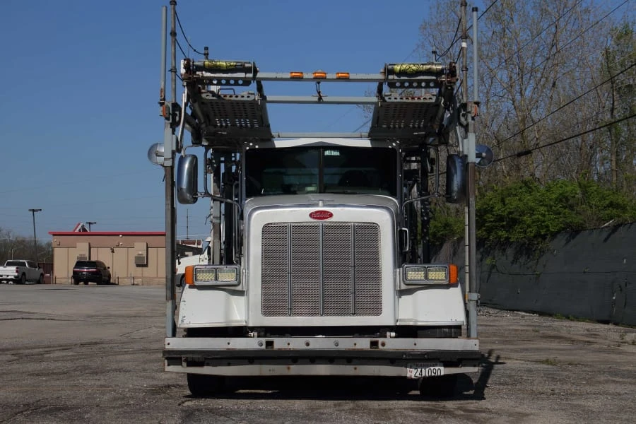 2013 Peterbilt - Image 4 of 31