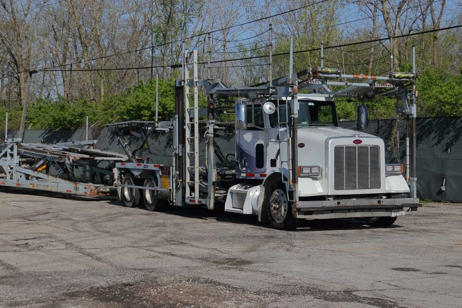 2013 Peterbilt - Image 6 of 31