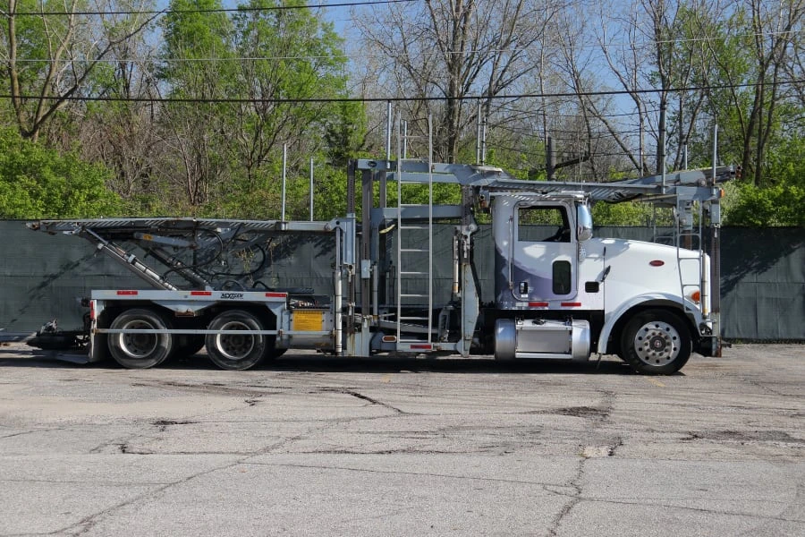 2013 Peterbilt - Image 16 of 31