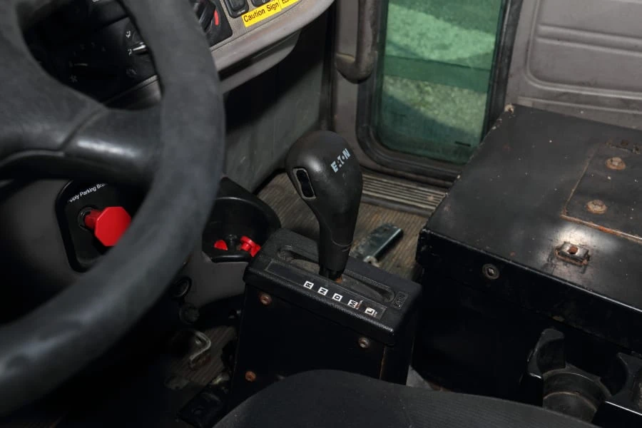 2013 Peterbilt - Image 27 of 31