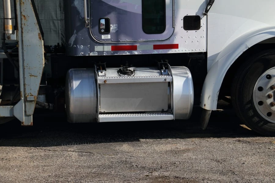 2013 Peterbilt - Image 10 of 31
