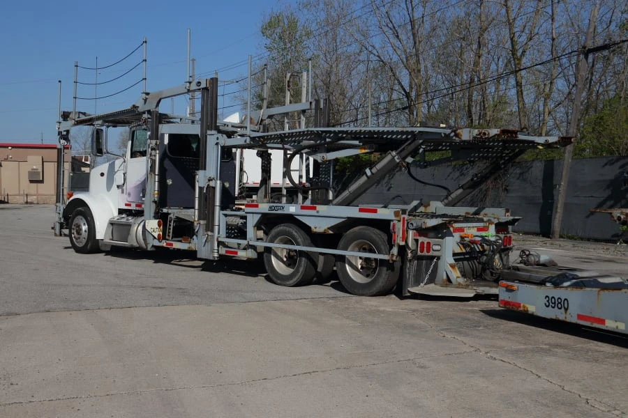 2013 Peterbilt - Image 13 of 31