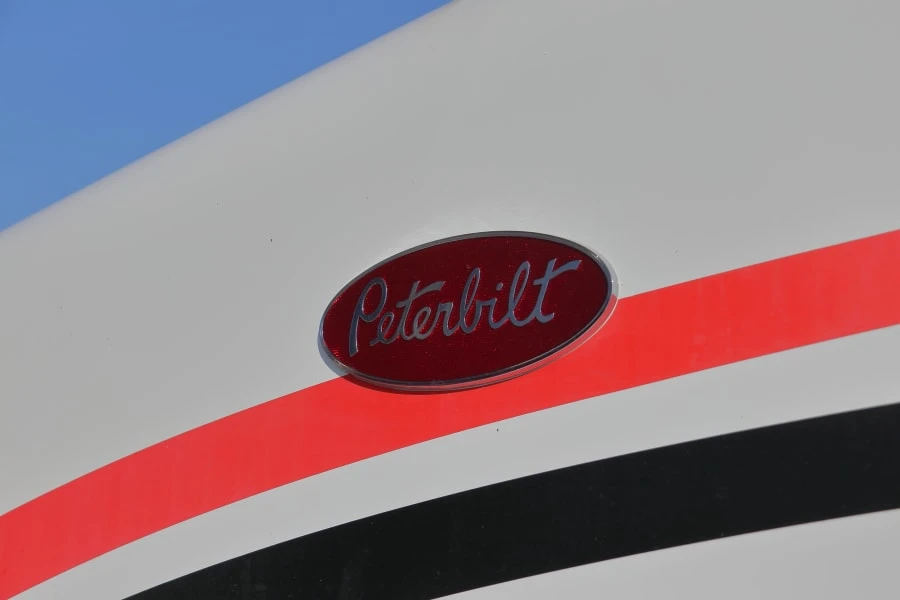 2013 Peterbilt - Image 8 of 31
