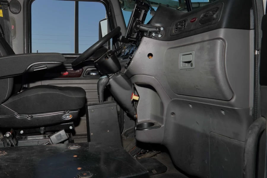2013 Peterbilt - Image 26 of 31