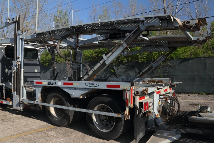 2013 Peterbilt - Image 11 of 31