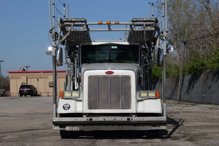 2013 Peterbilt - Image 4 of 31