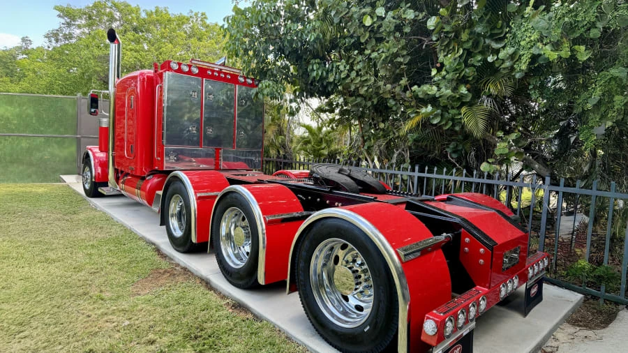 2013 Peterbilt - Image 3 of 16