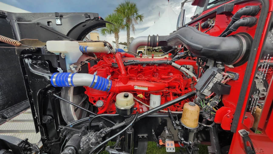 2013 Peterbilt - Image 14 of 16