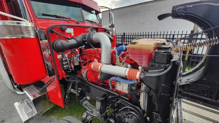 2013 Peterbilt - Image 16 of 16