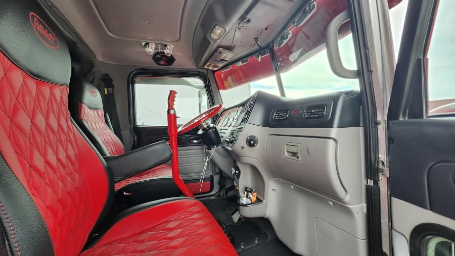 2013 Peterbilt - Image 7 of 16